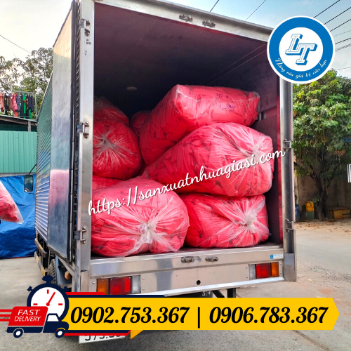 Giao xốp lưới bọc mận màu đỏ Giao xốp lưới bọc mận màu đỏ