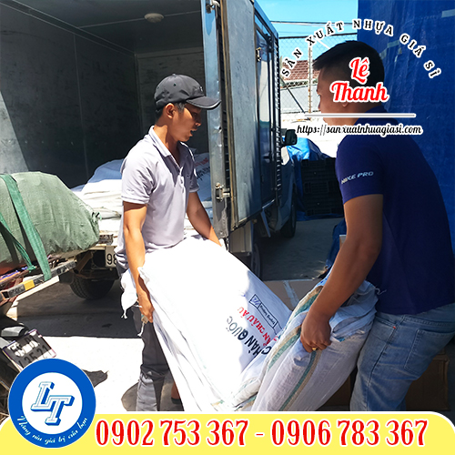 Giao 20 cuộn bạt kẻ sọc công trình cho khách sỉ Giao 20 cuộn bạt kẻ sọc công trình cho khách sỉ