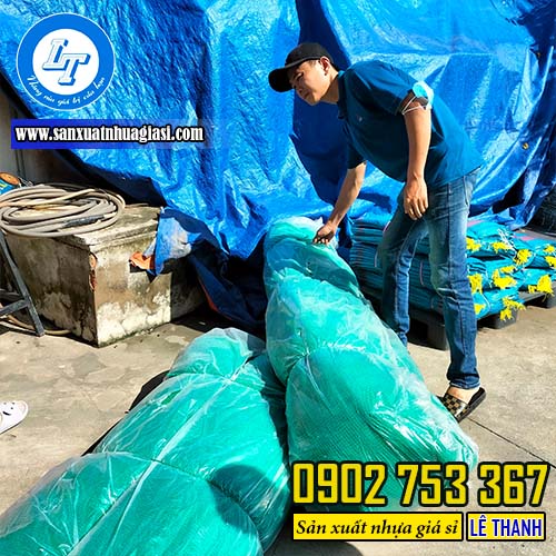 Giao cuộn lưới cước ô vuông cho khách Giao cuộn lưới cước ô vuông cho khách