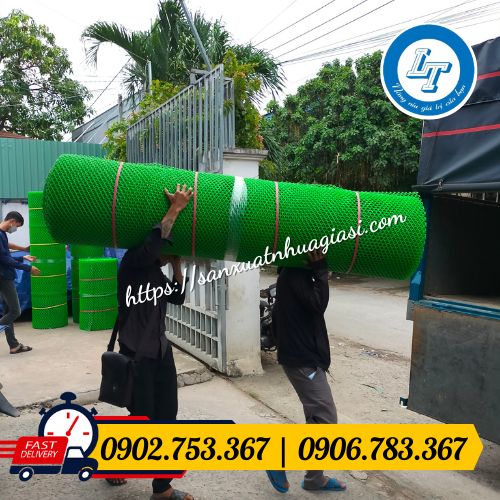 Giao cuộn lưới nhựa 2m cho khách Giao cuộn lưới nhựa 2m cho khách