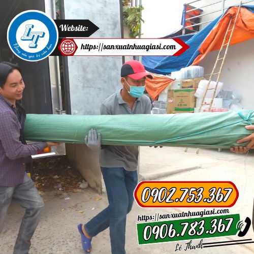 Giao cuộn màng nilon 2m cho khách Giao cuộn màng nilon 2m cho khách