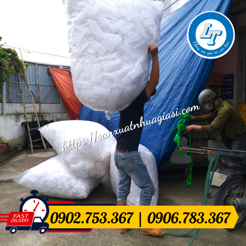 Giao đơn hàng xốp bọc trái cây cho khách Giao đơn hàng xốp bọc trái cây cho khách