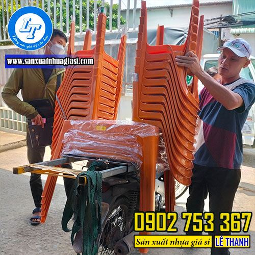 Giao ghế nhựa bành số lượng cho khách Giao ghế nhựa bành số lượng cho khách
