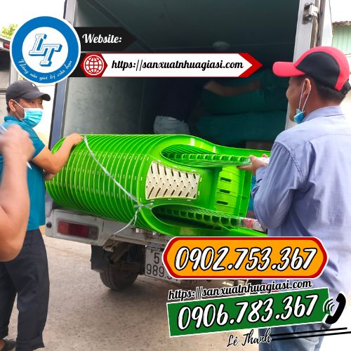 Giao ghế nhựa cho khách Giao ghế nhựa cho khách