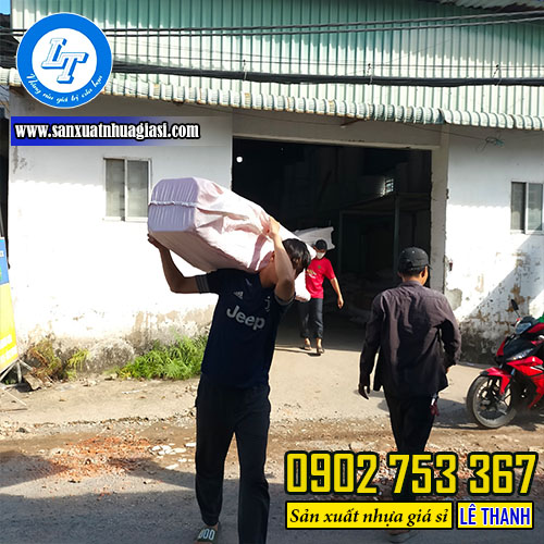 Giao ghế nhựa tại kho Lê Thanh Giao ghế nhựa tại kho Lê Thanh