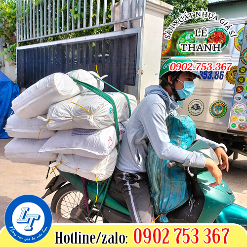 Giao hàng cho khách bằng xe máy Giao hàng cho khách bằng xe máy