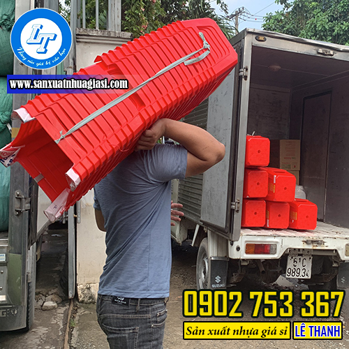 giao hàng ghế nhựa cho khách giao hàng ghế nhựa cho khách