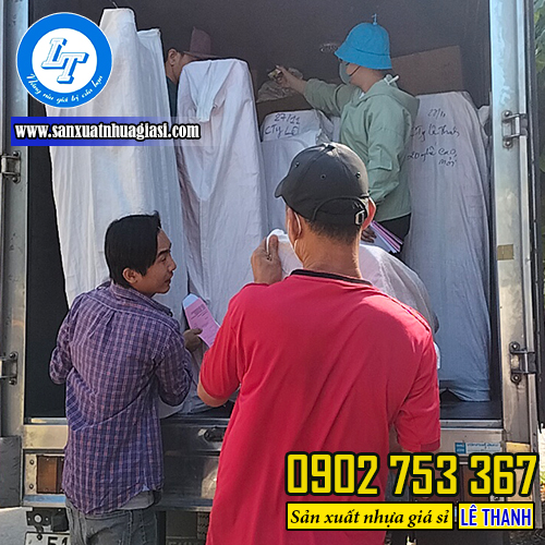 Giao sỉ số lượng ghế nhựa cho khách Giao sỉ số lượng ghế nhựa cho khách