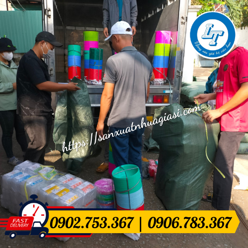 Giao hàng ghế xếp nhựa Giao hàng ghế xếp nhựa