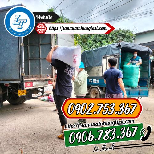 Lê Thanh giao hàng giấy kiếng gói quà Lê Thanh giao hàng giấy kiếng gói quà