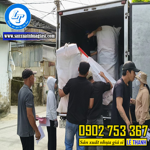 Giao hàng tận nơi cho khách Giao hàng tận nơi cho khách