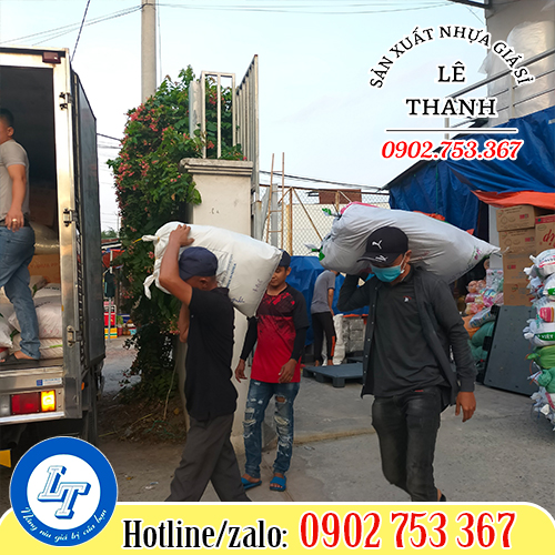 Giao hàng túi rác cuộn màu cho khách Giao hàng túi rác cuộn màu cho khách