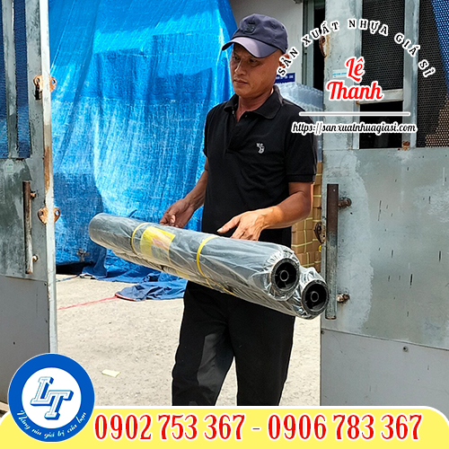 Giao màng nilon đen lót công trình Giao màng nilon đen lót công trình