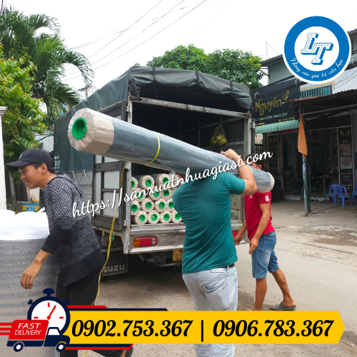 Giao màng phủ nông nghiệp cuộn dài cho khách Giao màng phủ nông nghiệp cuộn dài cho khách