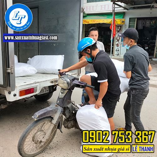 Giao sỉ lẻ túi ly 1 lít cho khách Giao sỉ lẻ túi ly 1 lít cho khách