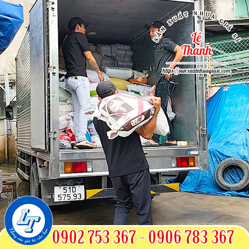 Giao số lượng túi niêm phong gói hàng Giao số lượng túi niêm phong gói hàng