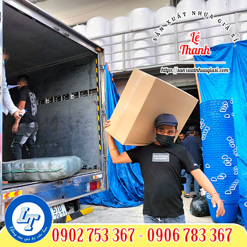 Giao thau rổ nhựa cho khách Giao thau rổ nhựa cho khách