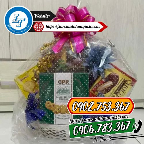 Sử dụng giấy kiếng để gói giỏ quà Sử dụng giấy kiếng để gói giỏ quà