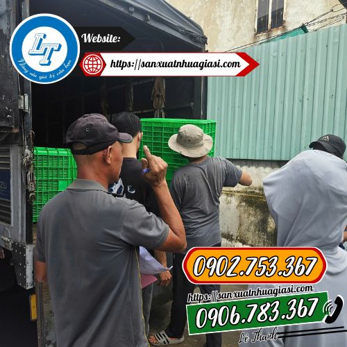 Hàng nhựa được giao cho khách Hàng nhựa được giao cho khách