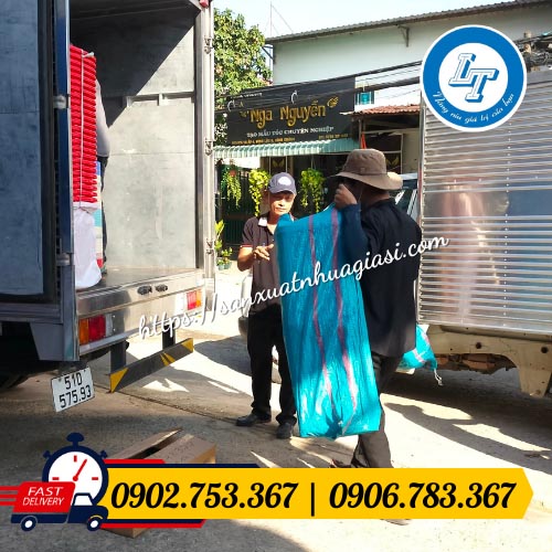 Giao đơn đồ nhựa cho khách Giao đơn đồ nhựa cho khách