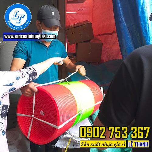 Hỗ trợ giao hàng kệ nhựa Hỗ trợ giao hàng kệ nhựa