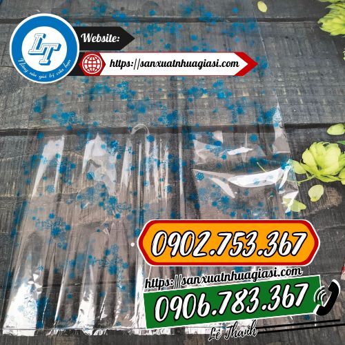 Giấy kiếng gói quà họa tiết xanh Giấy kiếng gói quà họa tiết xanh