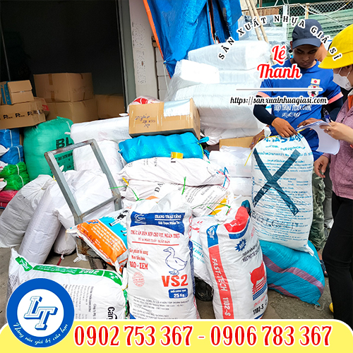 Hoạt động giao hàng túi nilon tại Lê Thanh Hoạt động giao hàng túi nilon tại Lê Thanh