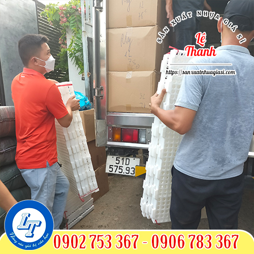 Hoạt động giao hàng tại công ty mỗi sáng Hoạt động giao hàng tại công ty mỗi sáng