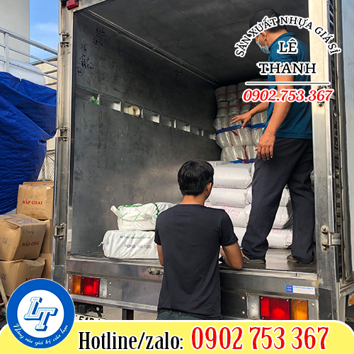 Hoạt động giao hàng tại Lê Thanh Hoạt động giao hàng tại Lê Thanh