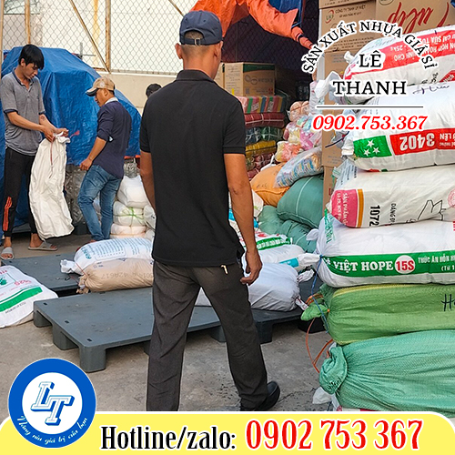 Hoạt động giao hàng tại Lê Thanh Hoạt động giao hàng tại Lê Thanh