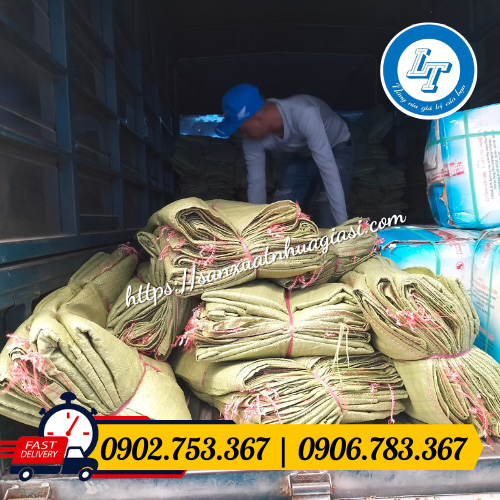 khách ghé lấy bao tải dứa khách ghé lấy bao tải dứa