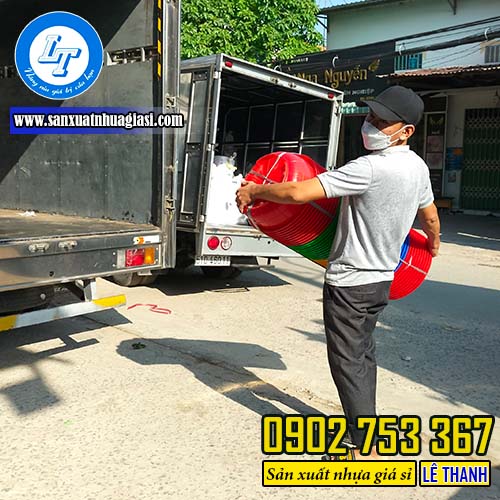 Giao hàng thùng nhựa cho khách Giao hàng thùng nhựa cho khách