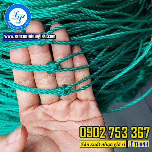 Lưới leo giàn cho cây được bện từ nhiều sợi cước nhỏ Lưới leo giàn cho cây được bện từ nhiều sợi cước nhỏ