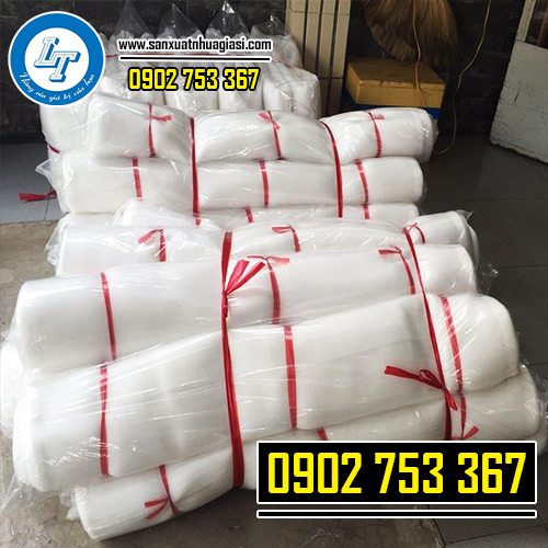 Lưới mùng trắng đóng gói theo dạng cuộn