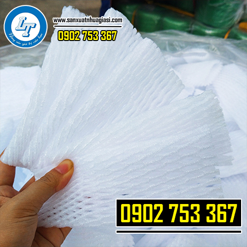 Xốp lưới bọc ổi dài 15cm, có một đầu nhỏ