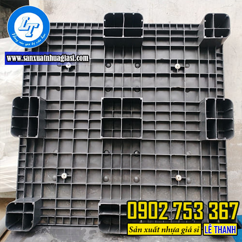 Mặt sau của pallet nhựa liền khối