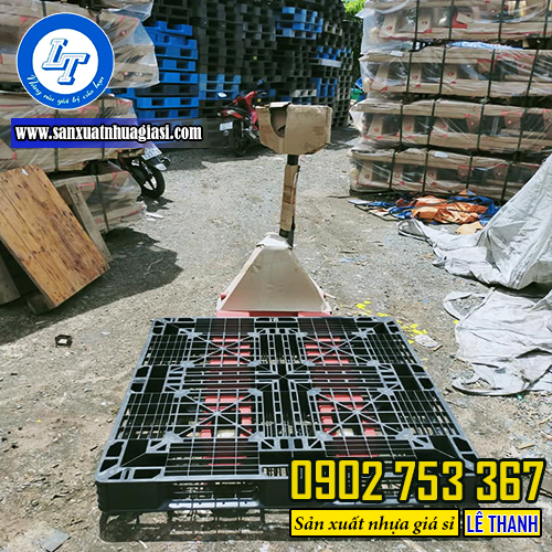 Pallet nhựa được dùng để vận chuyển hàng hóa
