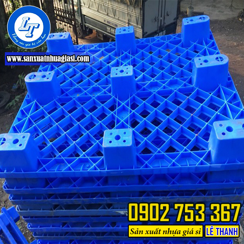 Pallet nhựa chân cốc