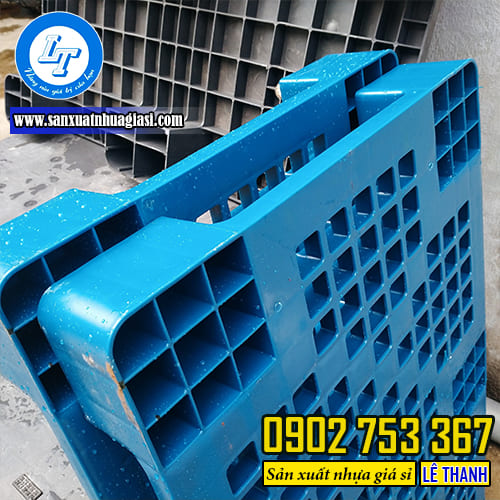 Pallet nhựa có độ dày cao, bền chắc