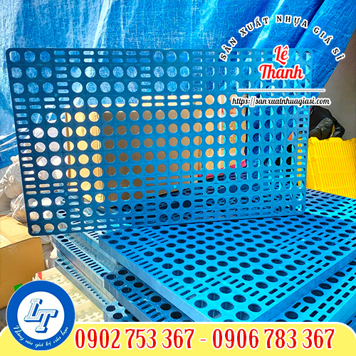 Pallet nhựa đế bằng màu xanh Pallet nhựa đế bằng màu xanh