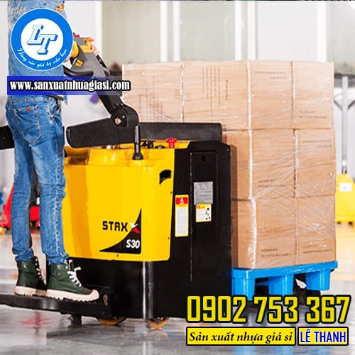 Pallet nhựa được sử dụng để vận chuyển hàng hóa