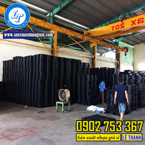Pallet nhựa tại kho giá sỉ