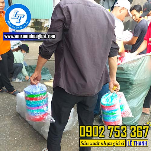 Hoạt động giao hàng tại Lê Thanh Hoạt động giao hàng tại Lê Thanh