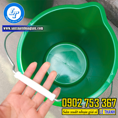 Thiết kế quai inox chắc chắn Thiết kế quai inox chắc chắn