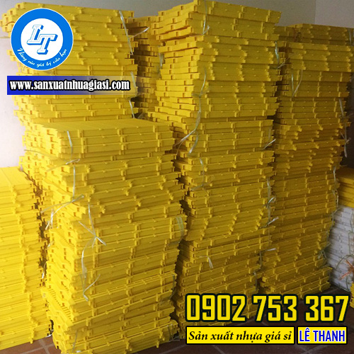 Sàn nhựa chăn nuôi 40x55 giá rẻ tại Lê Thanh