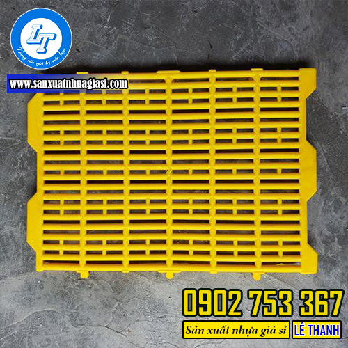 Sàn nhựa chăn nuôi 40x55 màu vàng