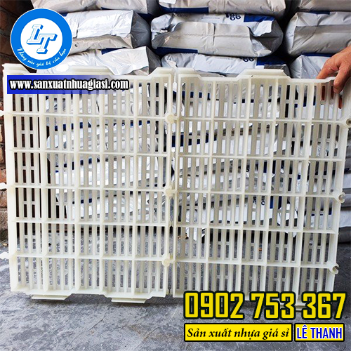 Sàn nhựa chăn nuôi heo màu trắng