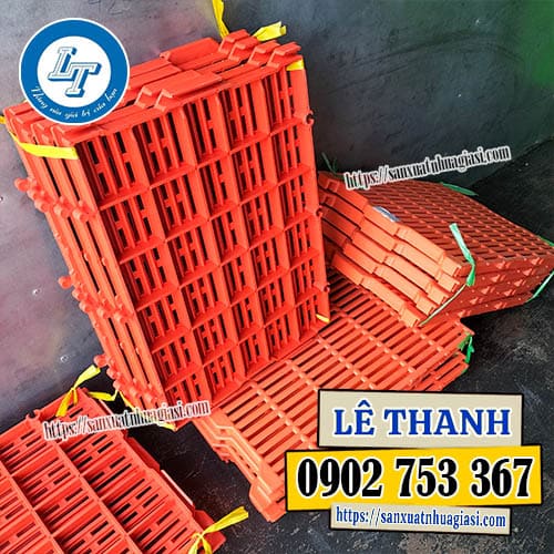 Sàn nhựa nuôi heo con màu cam