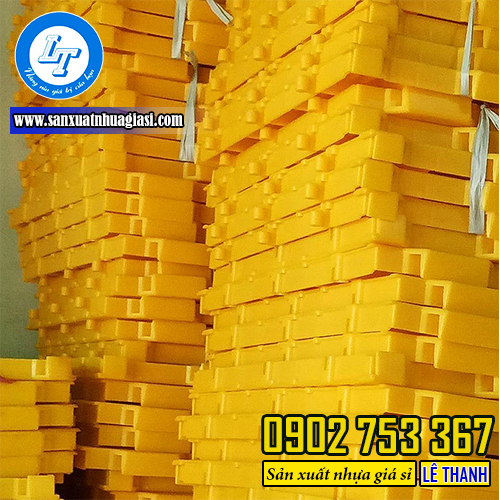 Sàn nhựa nuôi heo có giá từ 20đ đến 200đ