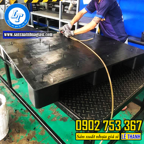 Sản xuất pallet nhựa tại xưởng
